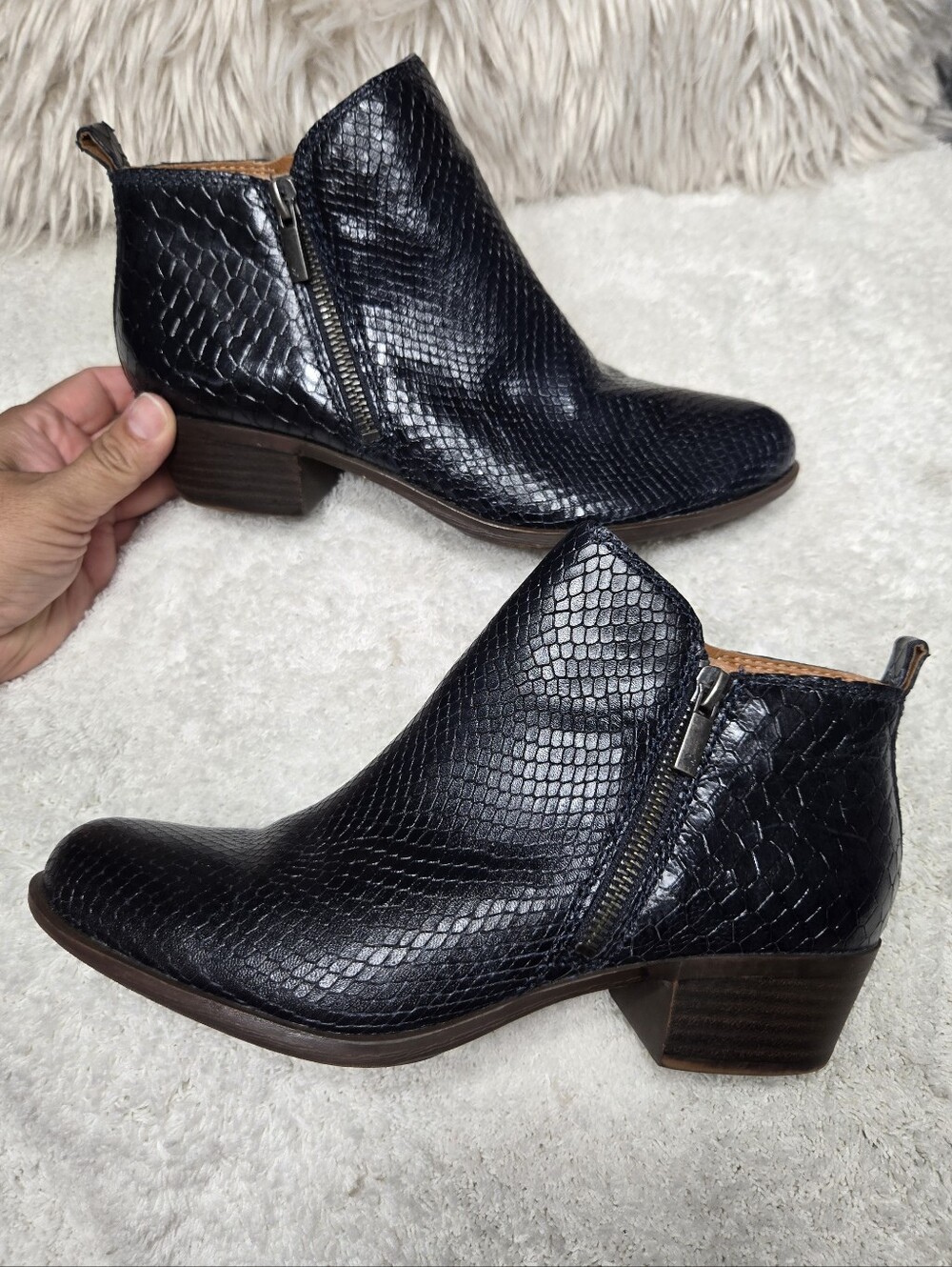 Lucky Brand Basel Ankle Booties in Navy Blue Snakeskin Sz 8